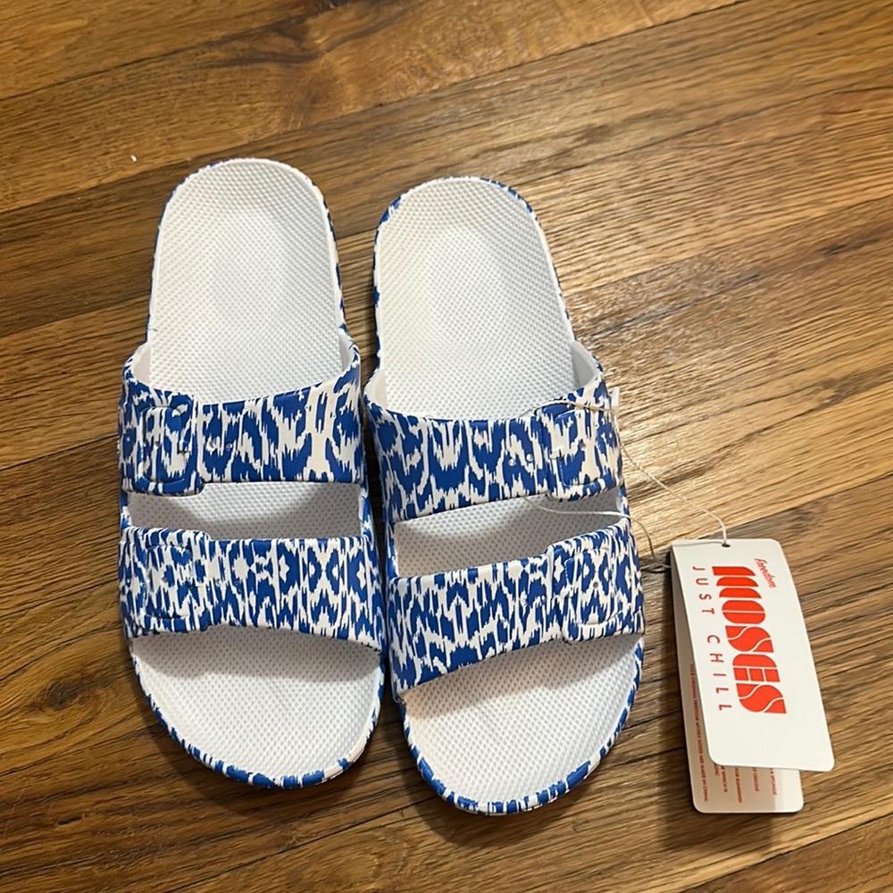 NWT Freedom Moses ikat size 37/38